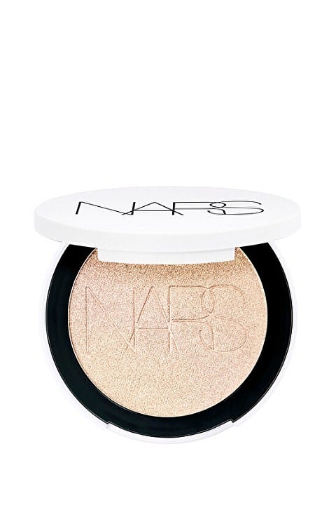 İlkbahar Işıltısı: Makyaj Çantanıza Ekleyebileceğiniz 10 Aydınlatıcı / 7