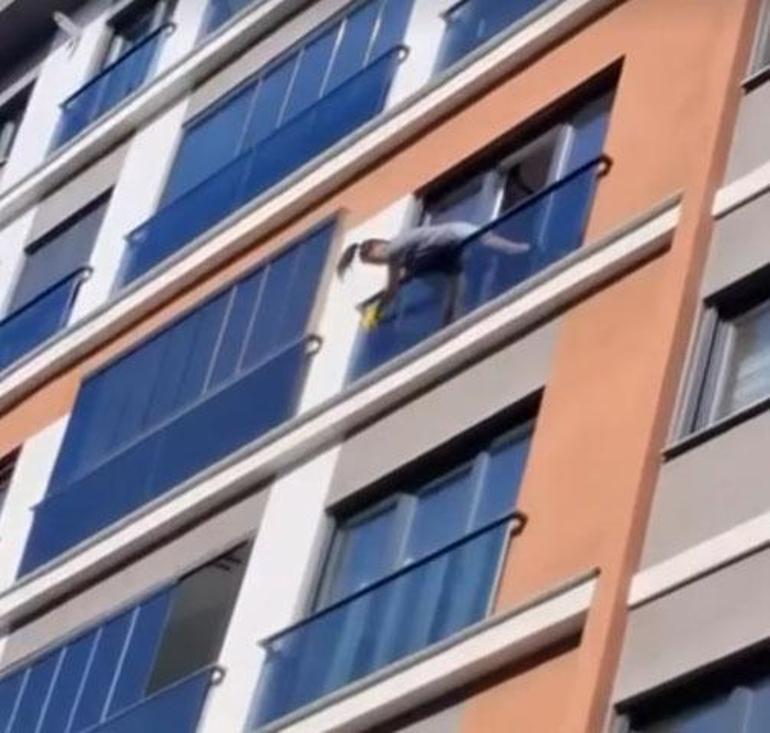 Şarkıcı Hatice cam sildi Onu görenlerin yüreği ağzına geldi