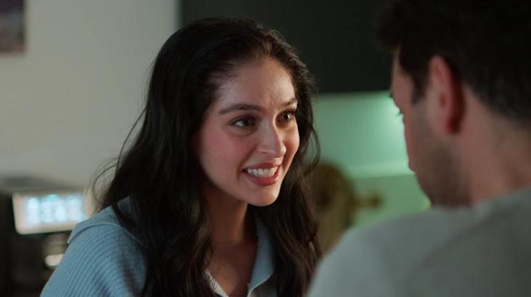 Serhat Zeynepe aşkını ilan ediyor