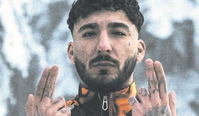 Yeni şarkısıyla trendlerde!