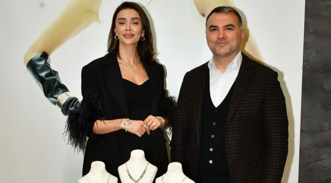 Özge Ulusoy Boynunda Servet Taşıdı! Genola’dan Düğün Hediyesi Sürprizi