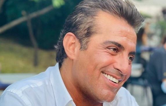 Aşkın Karanlık Yüzüne Yolculuk: “İnsan Aplikasyonları” Okurla Buluşuyor