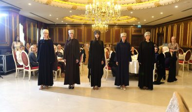 Modacı Emel Kulüp, markası Garzia ile Paris Modest Fashion Week’te göz doldurdu.