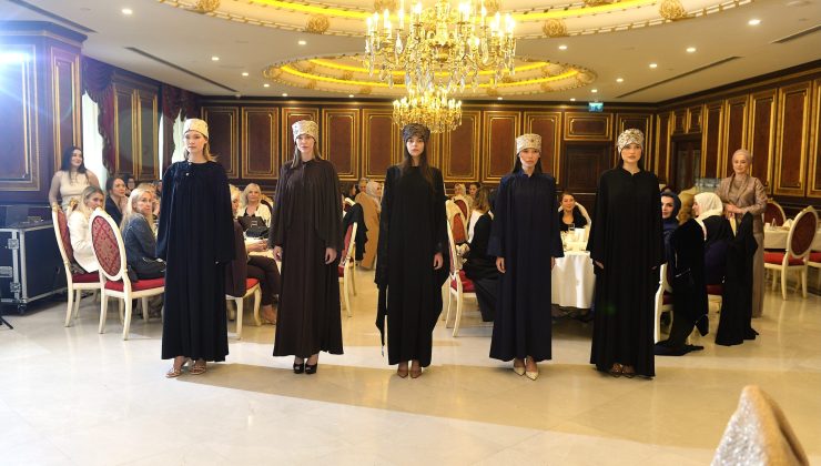 Modacı Emel Kulüp, markası Garzia ile Paris Modest Fashion Week’te göz doldurdu.