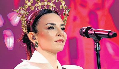 Ayla Öğretmen için söyledi