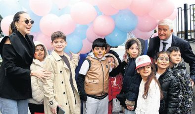 Çocuklar için balon uçurdular