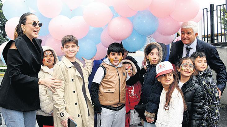 Çocuklar için balon uçurdular