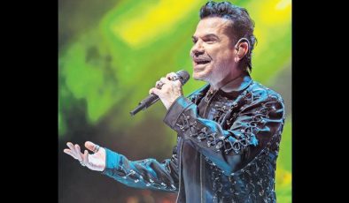 Diyarbakır’da hayranlarıyla buluştu