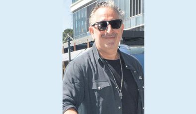 Film için bıyık bıraktı