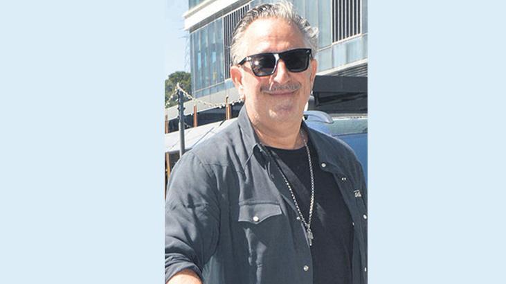 Film için bıyık bıraktı