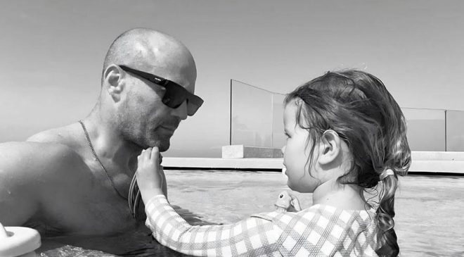Jason Statham Antalya’da sonsuzluk havuzunda poz verdi!