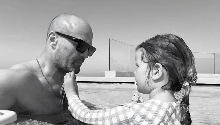 Jason Statham Antalya’da sonsuzluk havuzunda poz verdi!