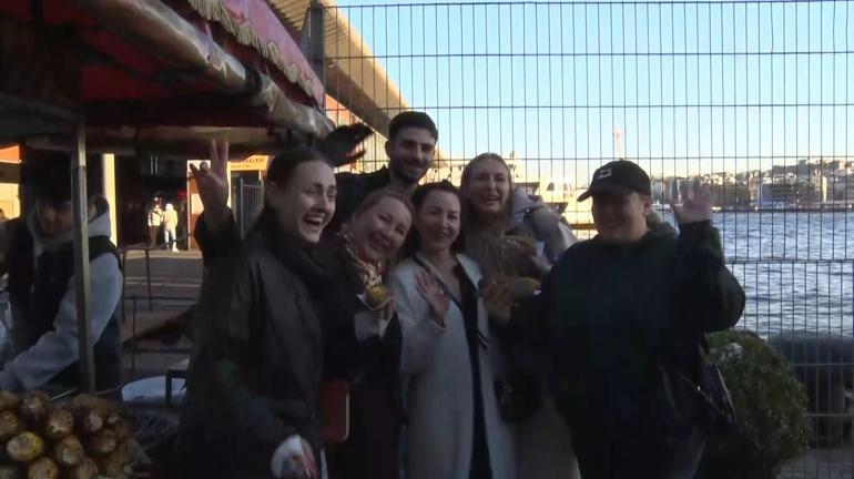 Kestaneci Alper Temelin büyük şöhreti Turistler fotoğraf için yarışıyor