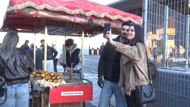 Kestaneci Alper Temelin büyük şöhreti Turistler fotoğraf için yarışıyor