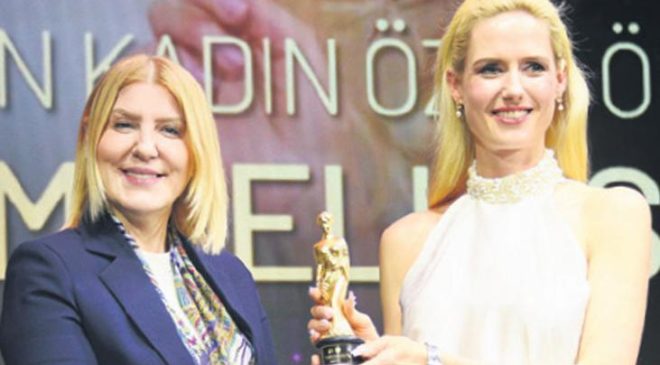 Lider kadınlar ödüllendirildi