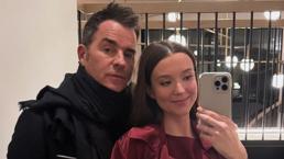 İkinci baharında en güzel armağan: Ünlü oyuncu 54 yaşında baba oldu!