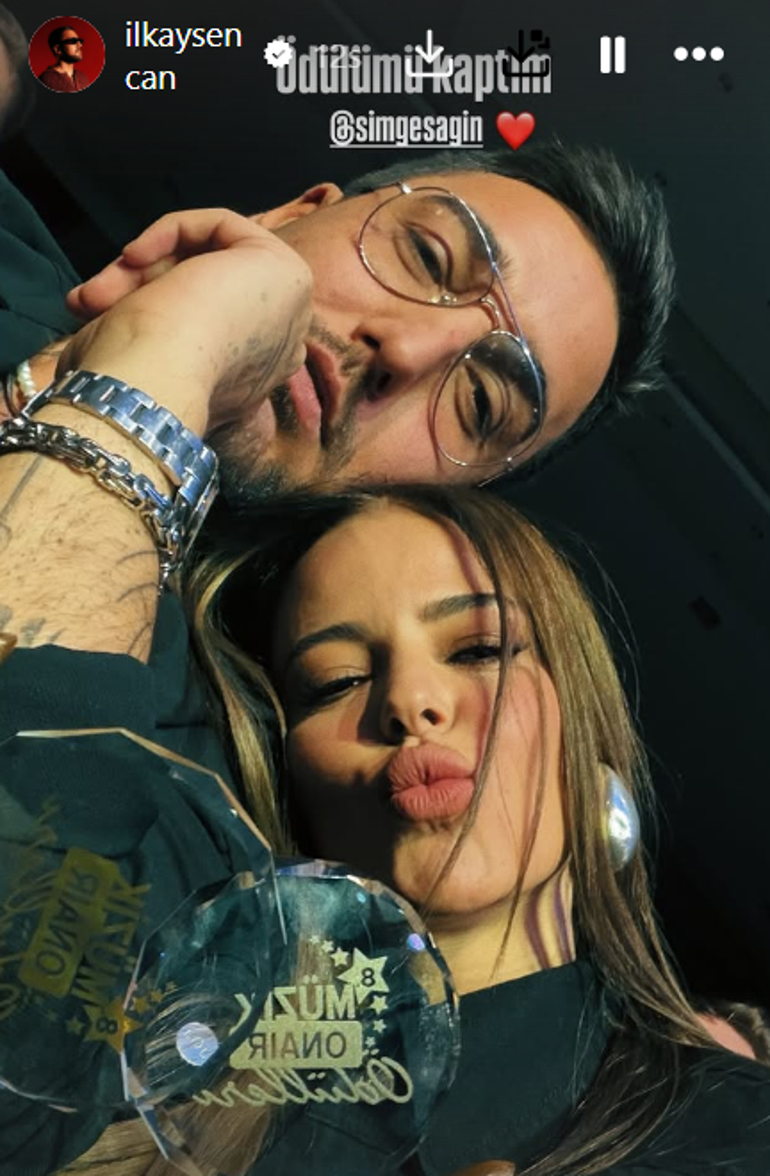 Yeni aşkı ile ödül törenine katıldı: Simge Sağın sevgilisini öpmelere doyamadı