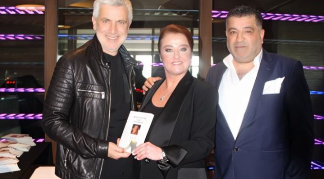Kitabını Özel Bir Davetle Tanıttı