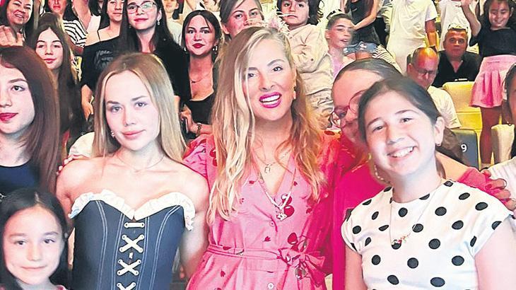 Çocuklara sinemada bayram sürprizi