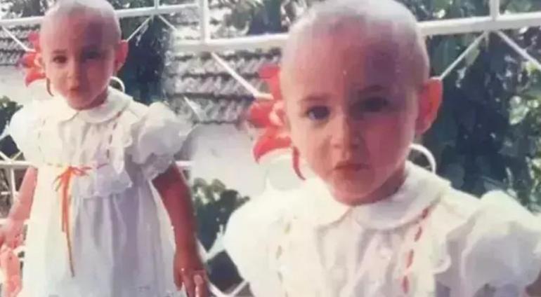 Çocukluk halini paylaştı Milyonlar onu takip ediyor: Fotoğraftaki ünlüyü tanıdınız mı