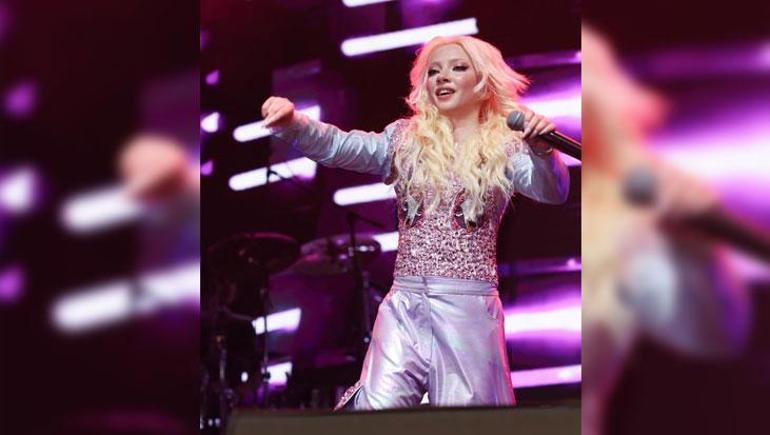 Ece Seçkinin 1.5 aylık inanılmaz değişimi Ankara konserindeki fit haliyle sosyal medyayı salladı