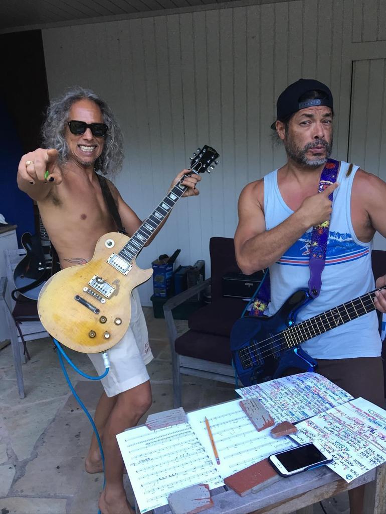 Metallica üyeleri Kirk Hammett ve Robert Trujillo, Türkiyeye geldi İlhamlar topluyoruz