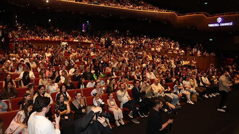 Sihirli Annem’e festival gibi gala