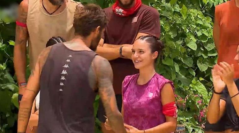 Survivorda Barış Murat Yağcıdan Yunan yarışmacı Ariadniye aşk mektubu