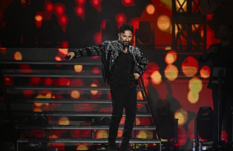 Ankarada Tarkan coşkusu Konsere binlerce kişi akın etti