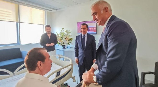 Bakan Ersoy'dan İbrahim Tatlıses'e geçmiş olsun ziyareti