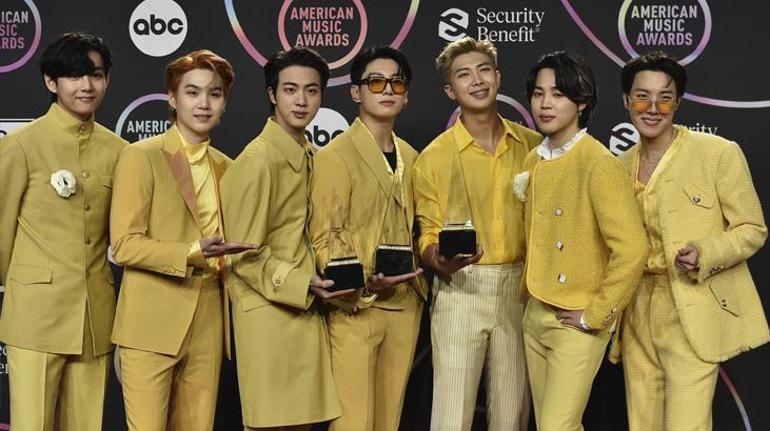 Dünyaca ünlü K-pop grubu BTSin başı takıntılı hayranyla belada133 kere çalmış