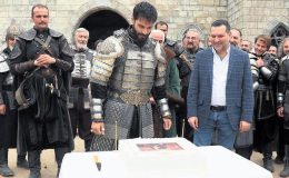 Sette sürpriz kutlama!