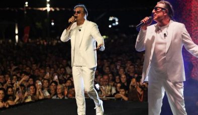 Çelik'ten İskenderun'da unutulmaz konser! Binlerce kişi eşlik etti