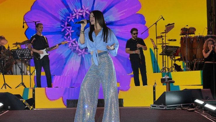 Van'da Simge Sağın rüzgârı! ‘Aşkın Olayım’la festival alanı sallandı